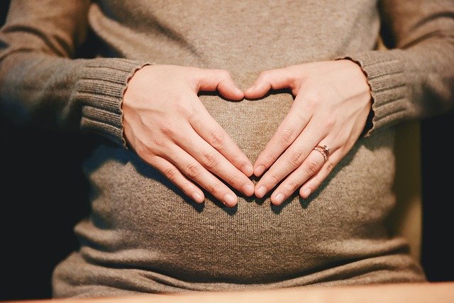 Read more about the article Penyebab kram perut saat hamil trimester awal dan cara mengatasi